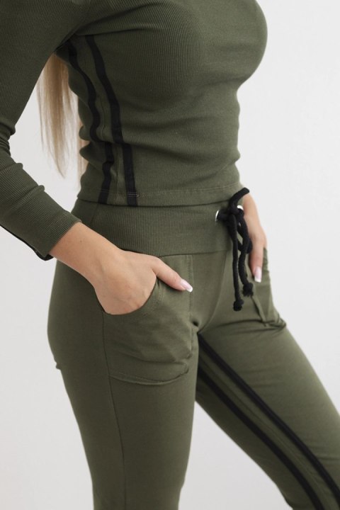 Komplet z podwójnym lampasem khaki Komplet z podwójnym lampasem khaki