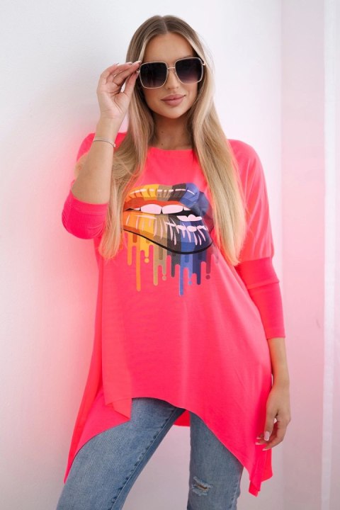 Bluzka oversize z nadrukiem tęczowych ust różowy neon Bluzka oversize z nadrukiem tęczowych ust różowy neon
