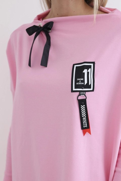 Bluza oversize z asymetrycznymi bokami jasno różowa Bluza oversize z asymetrycznymi bokami jasno różowa