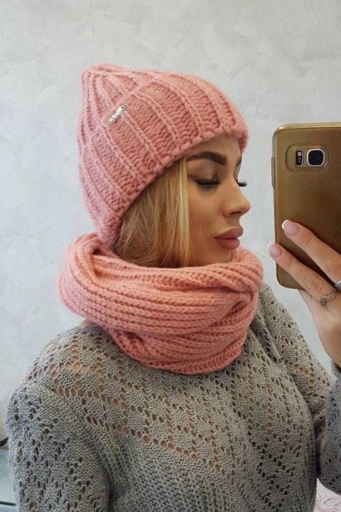 Komplet damski z grubym prążkiem P100 różowy Komplet damski z grubym prążkiem P100 różowy