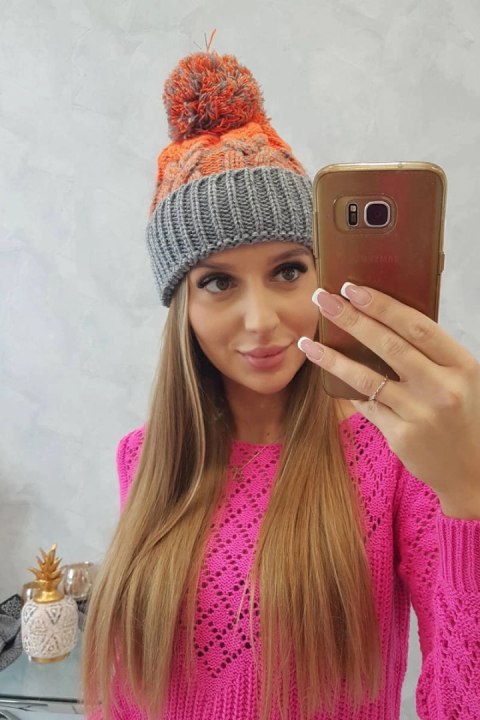 Czapka damska z pomponem Abigail K326 szary+pomarańczowy neon Czapka damska z pomponem Abigail K326 szary+pomarańczowy neon