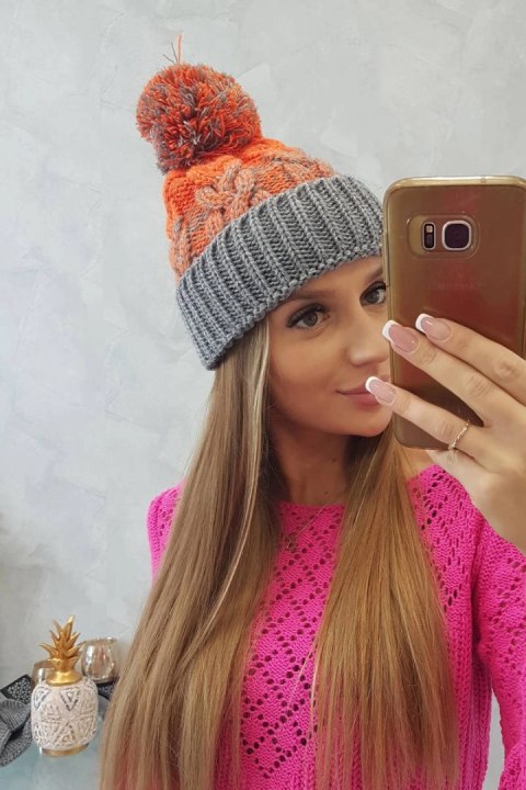 Czapka damska z pomponem Abigail K326 szary+pomarańczowy neon Czapka damska z pomponem Abigail K326 szary+pomarańczowy neon
