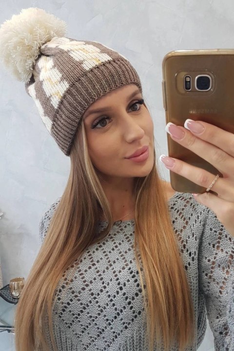Czapka damska z pomponem Rozalia K323 ecru+mocca Czapka damska z pomponem Rozalia K323 ecru+mocca