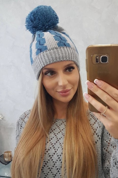 Czapka damska z pomponem Rozalia K323 jeansowy+szary Czapka damska z pomponem Rozalia K323 jeansowy+szary