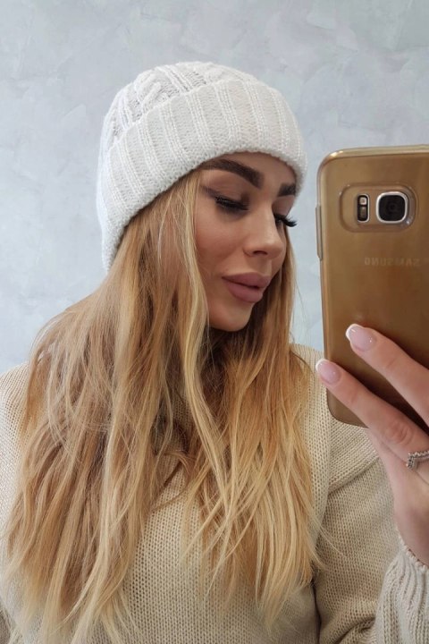 Czapka z wywinięciem Ariana K299 ecru Czapka z wywinięciem Ariana K299 ecru