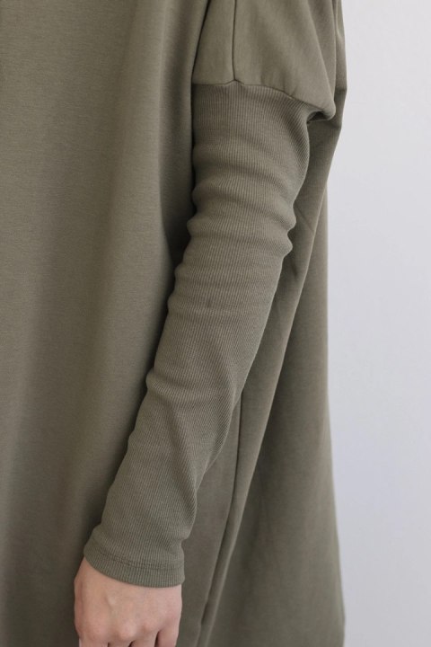 Bluza oversize z asymetrycznymi bokami khaki Bluza oversize z asymetrycznymi bokami khaki