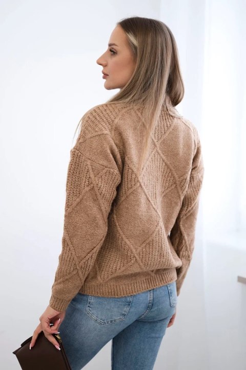 Sweter wkładany przez głowę w romby camelowy Sweter wkładany przez głowę w romby camelowy