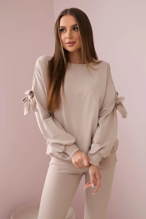 Komplet bluzy z kokardą na rękawach i legginsów beżowy Komplet bluzy z kokardą na rękawach i legginsów beżowy