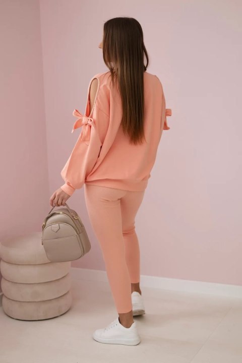 Komplet bluzy z kokardą na rękawach i legginsów łososiowy Komplet bluzy z kokardą na rękawach i legginsów łososiowy