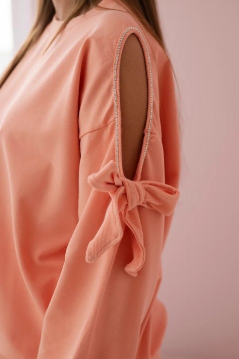 Komplet bluzy z kokardą na rękawach i legginsów łososiowy Komplet bluzy z kokardą na rękawach i legginsów łososiowy