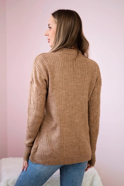 Sweter wkładany przez głowę z modnym splotem camelowy Sweter wkładany przez głowę z modnym splotem camelowy