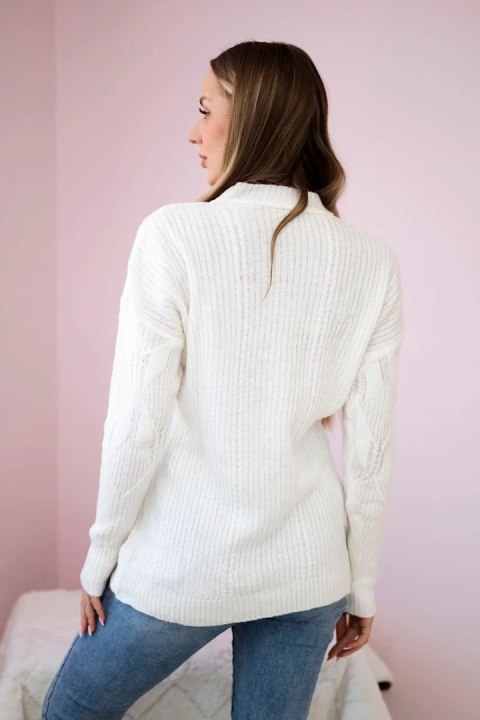 Sweter wkładany przez głowę z modnym splotem ecru Sweter wkładany przez głowę z modnym splotem ecru