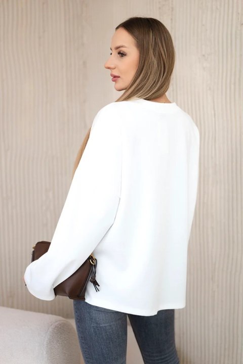 Bluza masełko z ozdobnym kwiatem ecru Bluza masełko z ozdobnym kwiatem ecru
