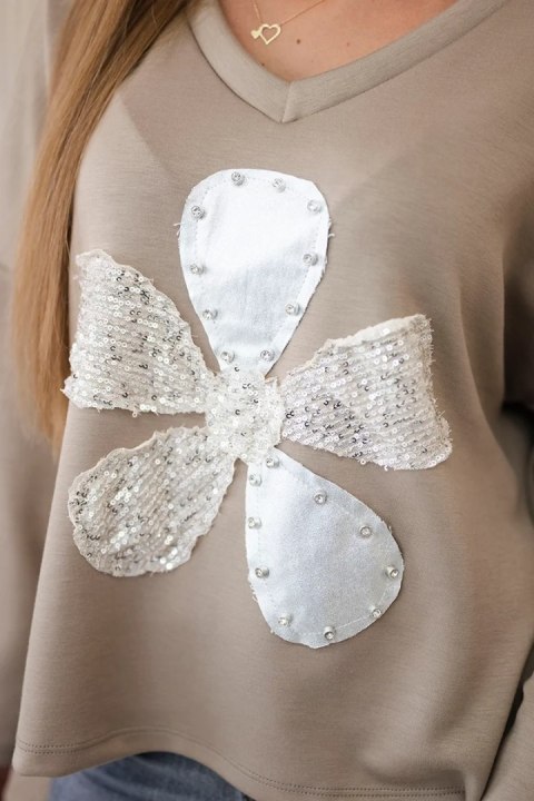 Bluza masełko z ozdobnym kwiatem fango Bluza masełko z ozdobnym kwiatem fango