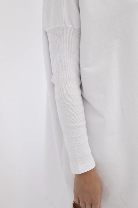 Bluza oversize z asymetrycznymi bokami biała Bluza oversize z asymetrycznymi bokami biała