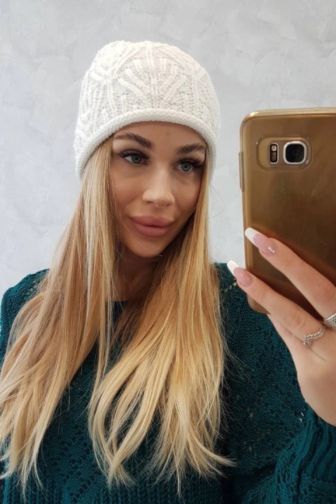 Czapka damska Liście K245 biała Czapka damska Liście K245 biała