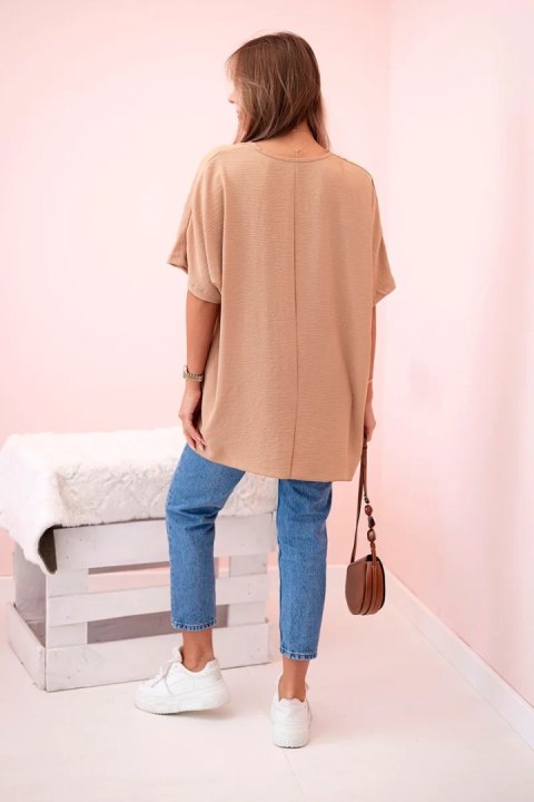 Bluzka oversize z wisiorkiem jasny camelowy Bluzka oversize z wisiorkiem jasny camelowy
