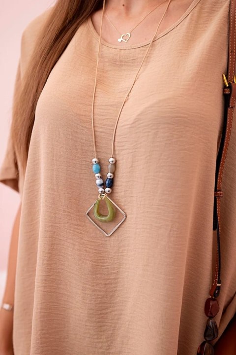 Bluzka oversize z wisiorkiem jasny camelowy Bluzka oversize z wisiorkiem jasny camelowy