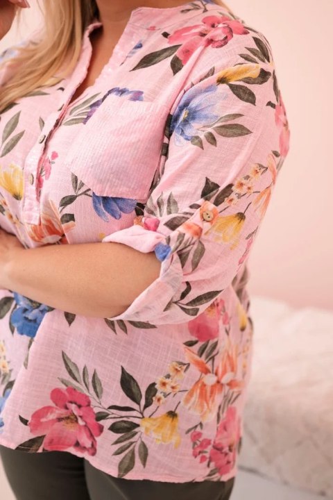 Bluzka damska Plus Size bawełniana w kwiaty jasno różowa
