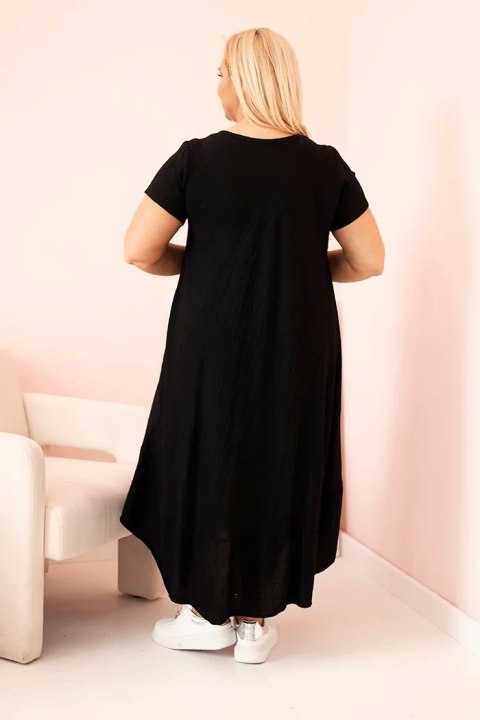 Sukienka damska plus size z krótkim rękawem i falbaną z lekkiej wiskozy czarna Sukienka damska plus size z krótkim rękawem i falbaną z lekkiej wiskozy czarna