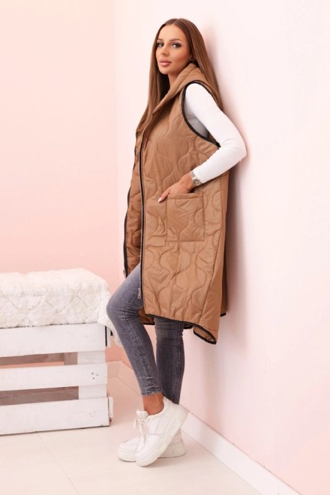 Kamizelka damska pikowana Plus Size z kapturem zapinana na zamek camelowa Kamizelka damska pikowana Plus Size z kapturem zapinana na zamek camelowa