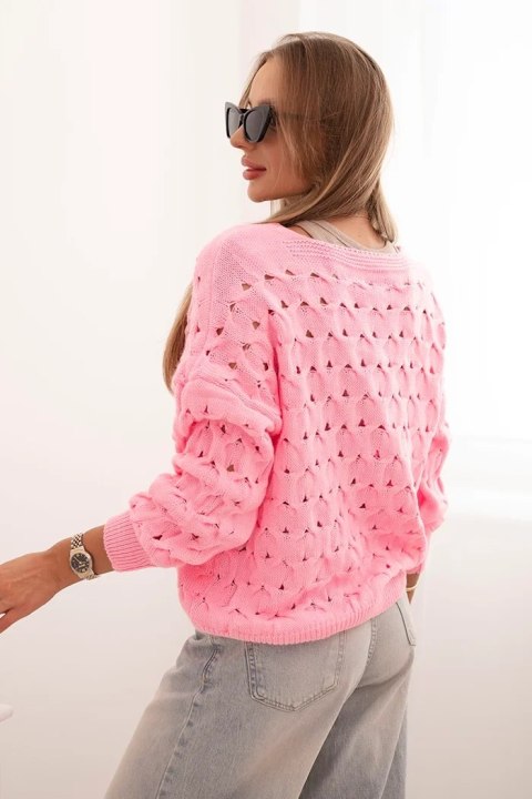 Sweter damski ażurowy z dekoltem V i złotymi guzikami jasny różowy