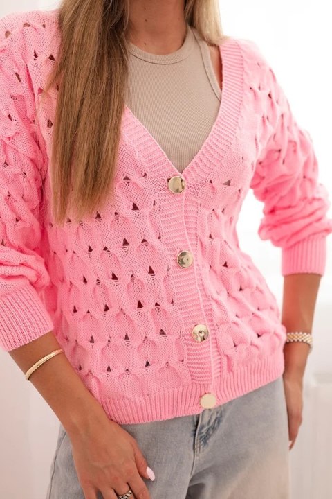 Sweter damski ażurowy z dekoltem V i złotymi guzikami jasny różowy