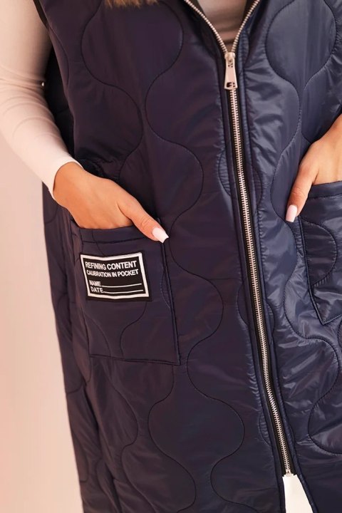 Kamizelka damska pikowana Plus Size z kapturem zapinana na zamek granatowa Kamizelka damska pikowana Plus Size z kapturem zapinana na zamek granatowa