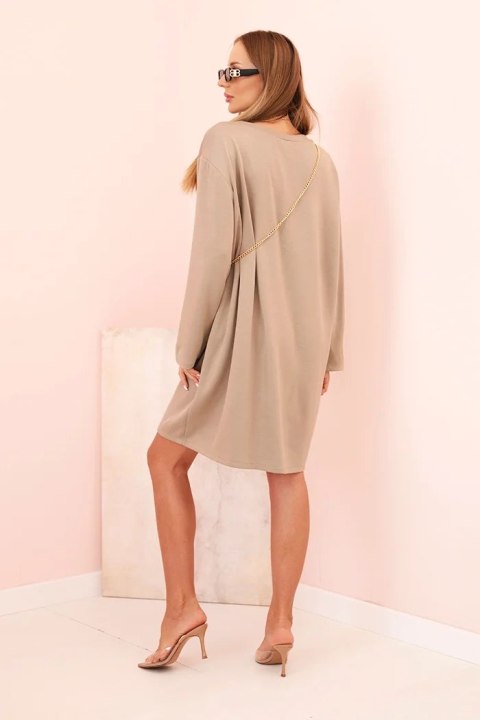 Sukienka damska wiskozowa Plus Size z torebką na łańcuszku ciemno beżowa Sukienka damska wiskozowa Plus Size z torebką na łańcuszku ciemno beżowa