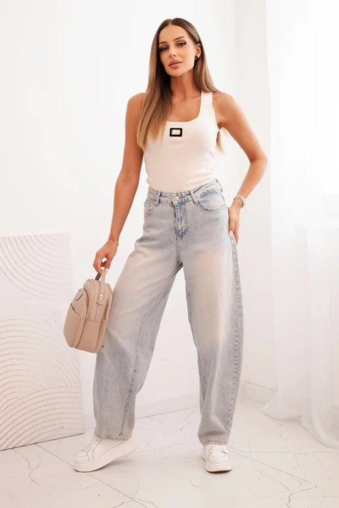 Bluzka damska prążkowana na ramiączkach z ozdobną naszywką beżowa