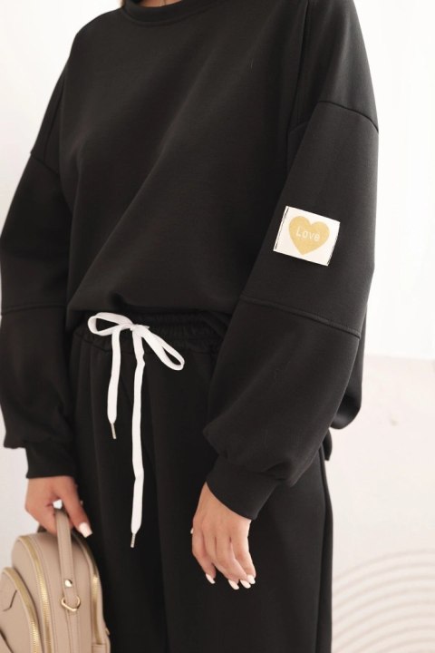 Komplet damski masełkowy z luźną bluzą i spodniami z napisem LOVE czarny