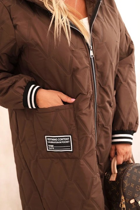 Kurtka damska Plus Size pikowana z kapturem i sportowymi mankietami czekoladowa