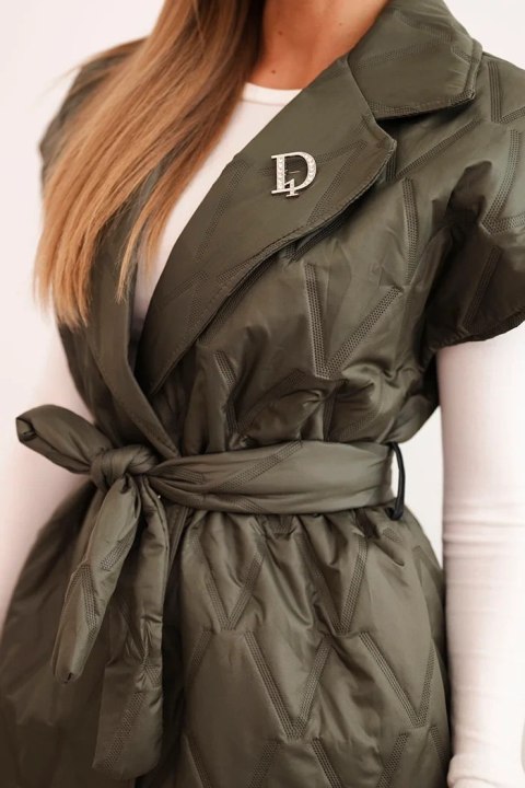 Damska kamizelka pikowana z paskiem i szerokim kołnierzem khaki