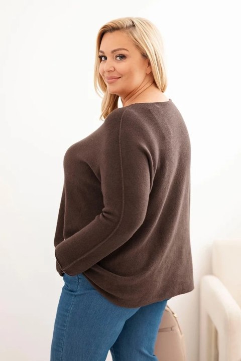 Sweter damski plus size z dekoltem łódką brązowy