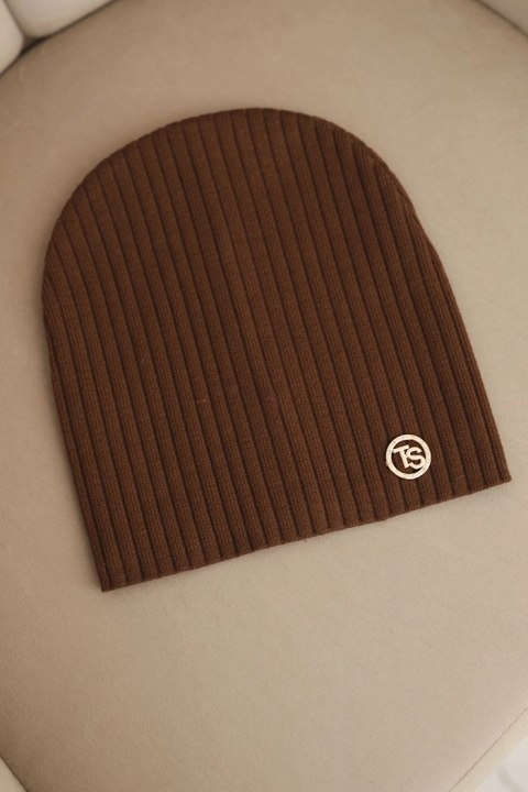 Czapka damska prążkowana z ozdobnym guzikiem z dodatkiem wełny i modalu jasno brązowa