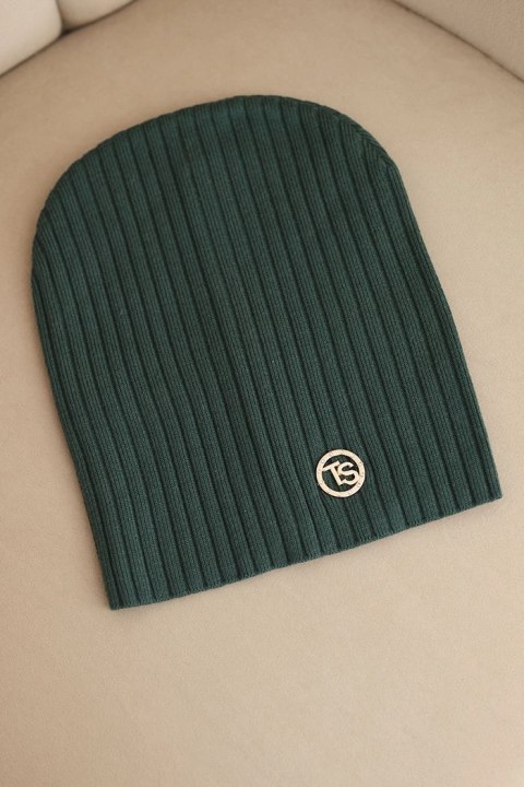 Czapka damska prążkowana z ozdobnym guzikiem z dodatkiem wełny i modalu zielona