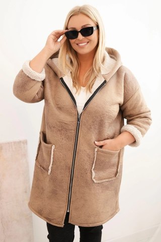 Kurtka damska Plus Size z kapturem i kieszeniami ocieplana barankiem camelowa