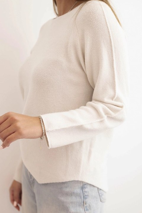 Sweterek damski z wiskozy z długim rękawem i okrągłym dekoltem beżowy