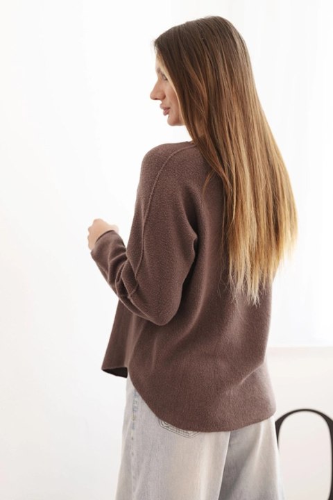 Sweterek damski z wiskozy z długim rękawem i okrągłym dekoltem mocca