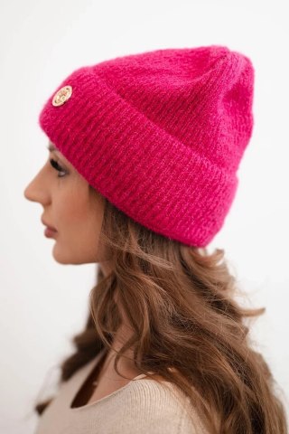Czapka damska zimowa puszysta z ozdobnym guzikiem fuksja