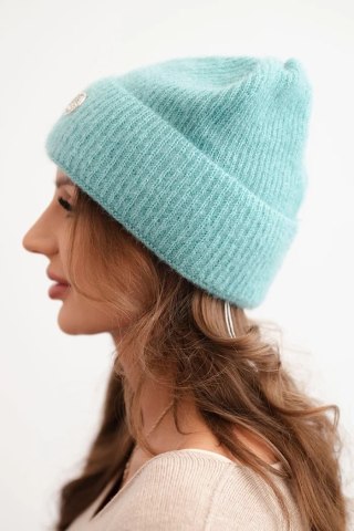 Czapka damska zimowa puszysta z ozdobnym guzikiem miętowa