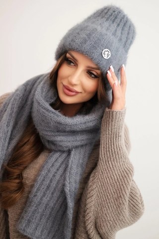 Komplet damski czapka i długi szalik z miękkiej przędzy ciemno szary