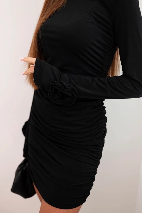 Sukienka damska z wiskozą dopasowana z marszczeniem i kwiatami na rękawach czarna