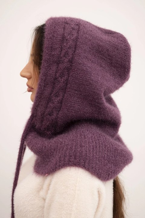 Czapka kaptur damski z wiązaniem i warkoczowym splotem ciemno fioletowa