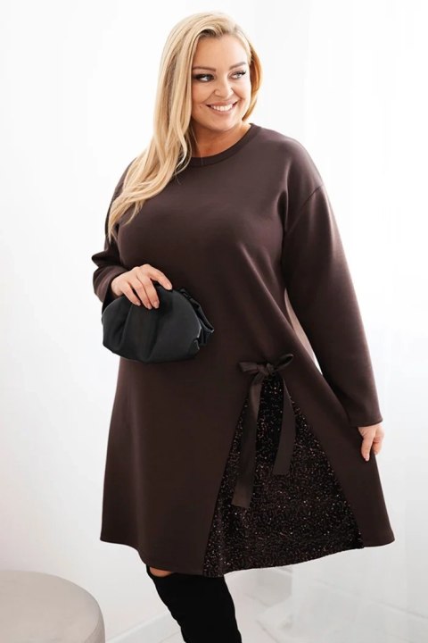 Sukienka damska Plus Size z ozdobną wstawką z cekinami brązowa