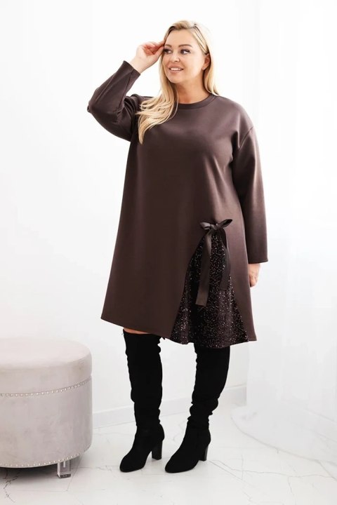 Sukienka damska Plus Size z ozdobną wstawką z cekinami brązowa