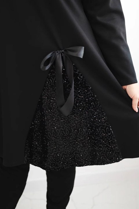 Sukienka damska Plus Size z ozdobną wstawką z cekinami czarna