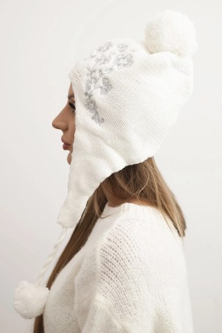Czapka damska zimowa uszatka z pomponami K431 biała