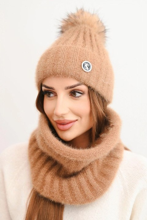Komplet damski zimowy z pomponem i komin camelowy