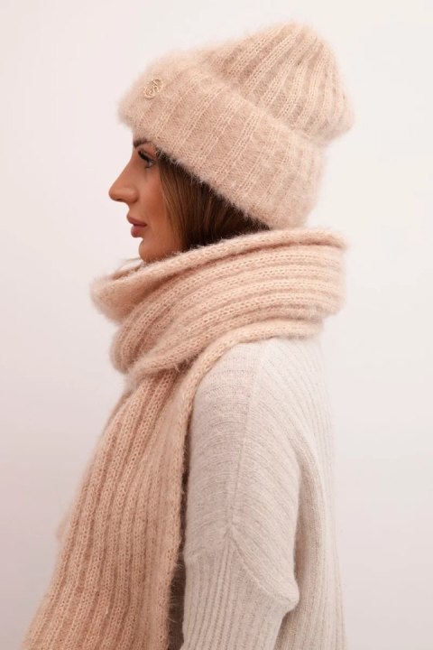 Komplet damski czapka i długi szalik z miękkiej przędzy beżowy